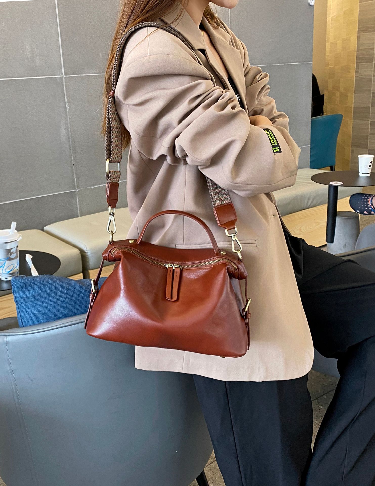 Plant tanned top layer cowhide, niche and versatile single shoulder crossbody minimalist women's zippered dumpling bag,_voghion.com
