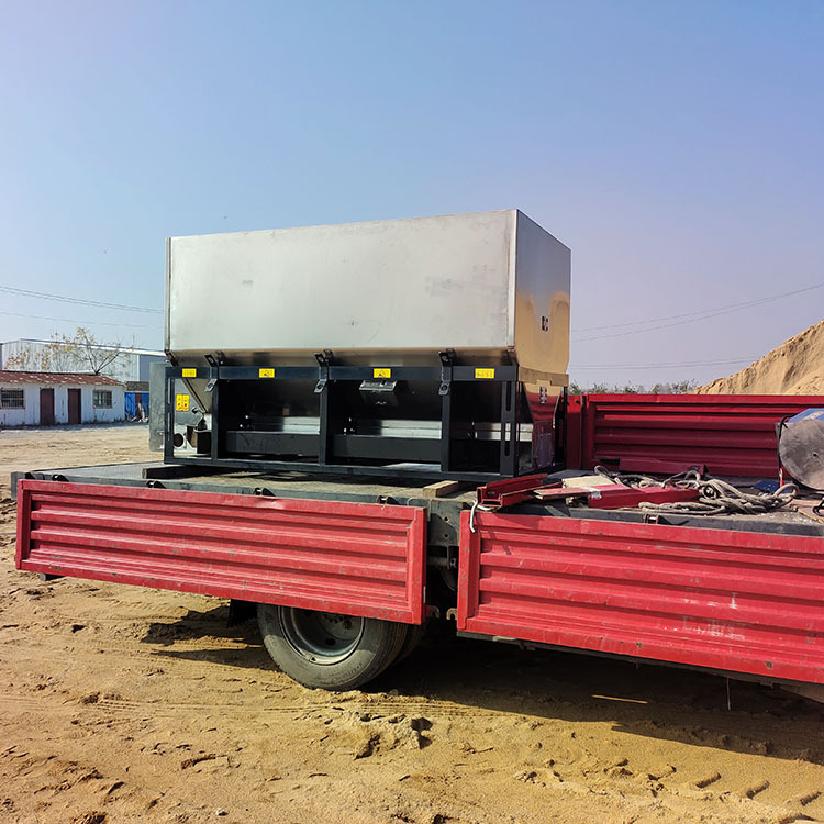 宽度可调积雪公路撒盐设备 高速除雪除冰路面抛撒设备 工业盐撒布