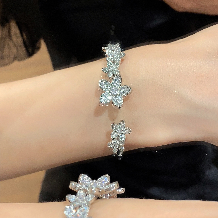 El temperamento francés arco de zircon pulsera de doble capa dulce ins pulsera de viento lujoso ligero de alto nivel sensación de joyas versátiles para mujeres