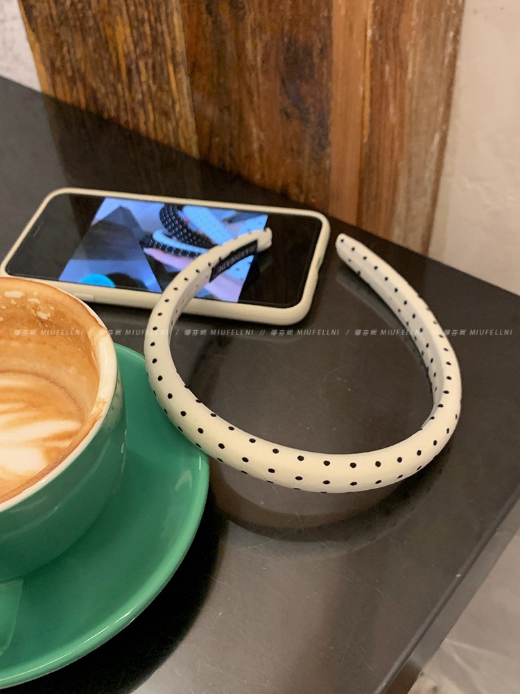 White thin edge polka dots, about 1.5cm wide
