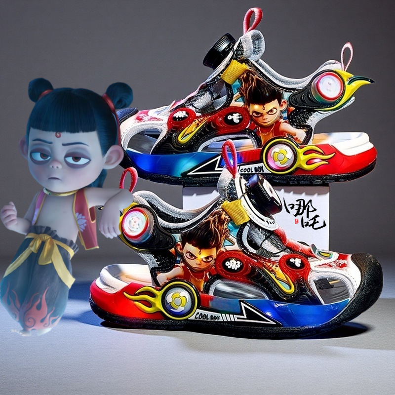 Sandalias de niño de dibujos animados con luz 2025 verano nuevo estilo zapatos de playa deportivos de fondo suave para niños sandalias Baotou para niños marea
