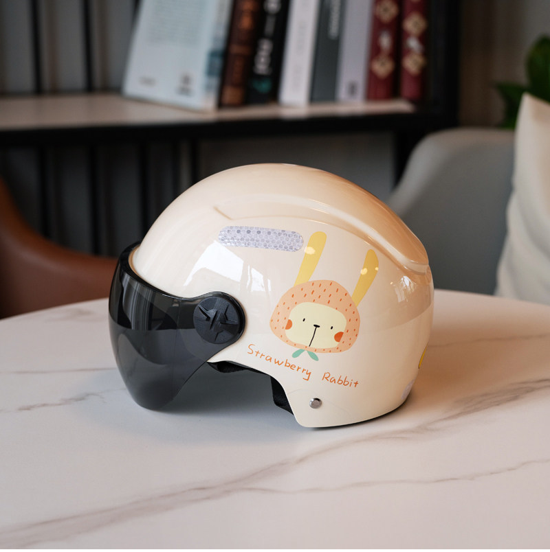 New National Standard 3C Certified Electric Vehicle Helmet, Cute Female Model Electric Vehicle Safety Helmet, Universal Motorcycle Half Helmet for All Seasons