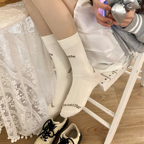 Korean streetwear She letter pure color embroidery crew socks for men and women, 100% cotton, Instagram trend, niche co-branding, bumpy socks