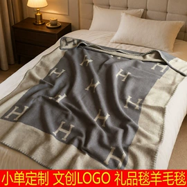 线毯;浴巾、沙滩巾;围巾