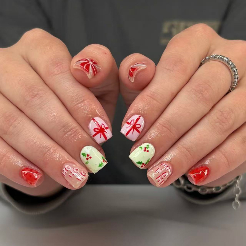 Christmas cute spiral bow tie and needle leaf pattern design short square press-on nails for winter Christmas cute spiral bow tie and needle leaf pattern design short square press-on nails for winter