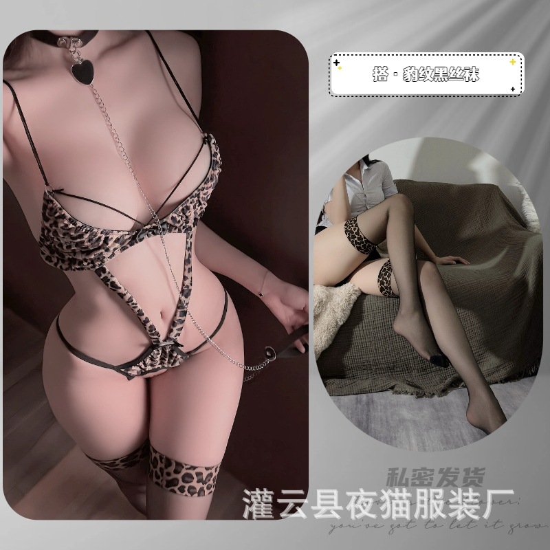 레오파드 프린트 점프수트 + 레오파드 프린트 무릎 위 양말