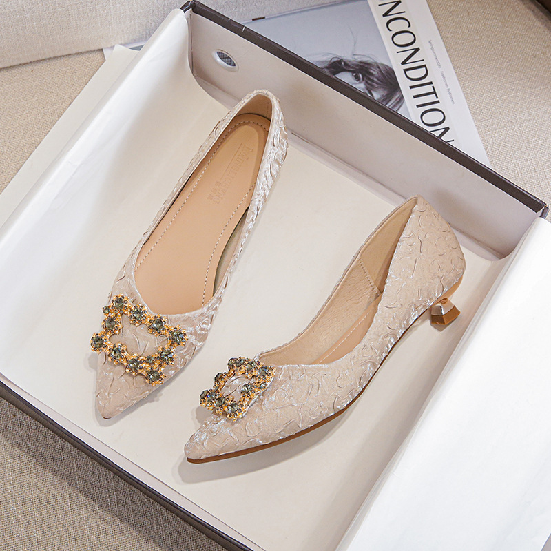 蝴蝶结粗跟单鞋2024春季尖头高跟鞋软皮浅口大码女鞋百搭休闲时尚