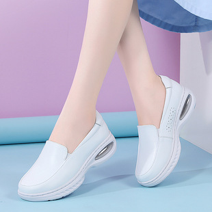 New nurse shoes for women, soft sole, thick sole, breathable, lightweight air cushion, cute, comfortable, non-slip white medical single shoes autumn
