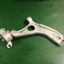 适用于本田Avancier UR-V 17-tg4 TG5 TG6悬架零件下摆臂总成