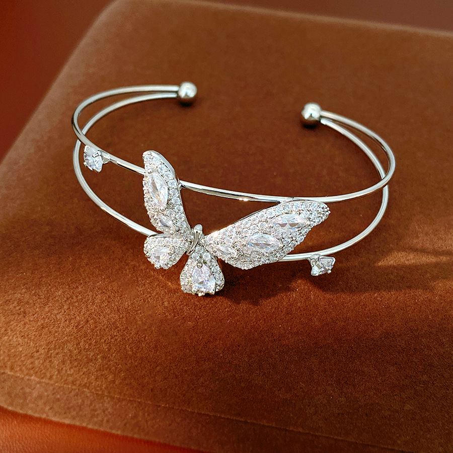 Collar de mariposa de piedra púrpura ligero de lujo nicho cadena de clavícula de alta calidad temperamento de moda conjunto de joyería versátil