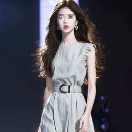 余单奢侈款气质绝美流行无袖连衣裙女2025夏季高级感收腰独特裙子