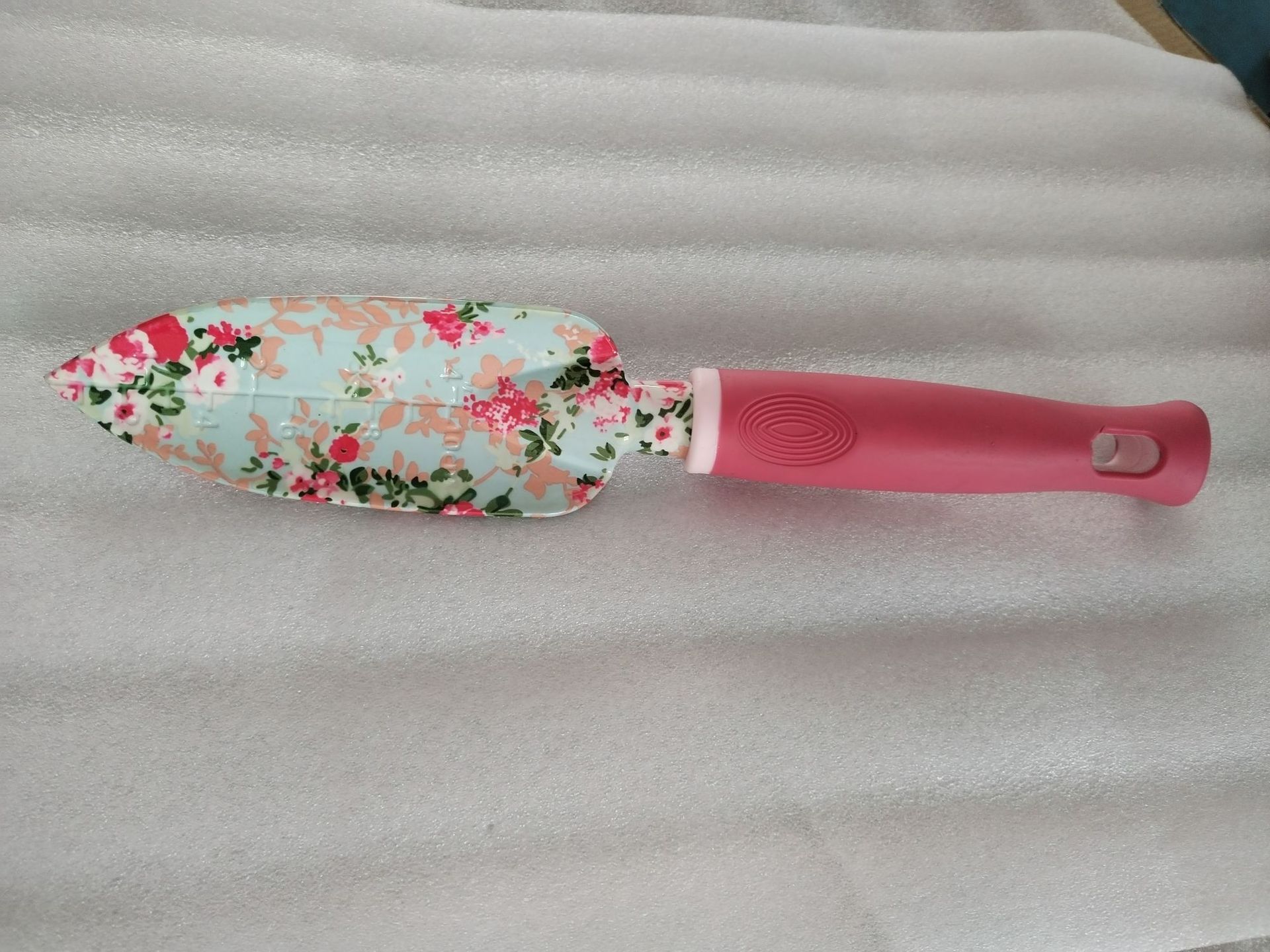 Amazon Venta caliente impreso herramientas de jardín traje de jardinería aleación de aluminio acero inoxidable pala rastrillo caja de regalo