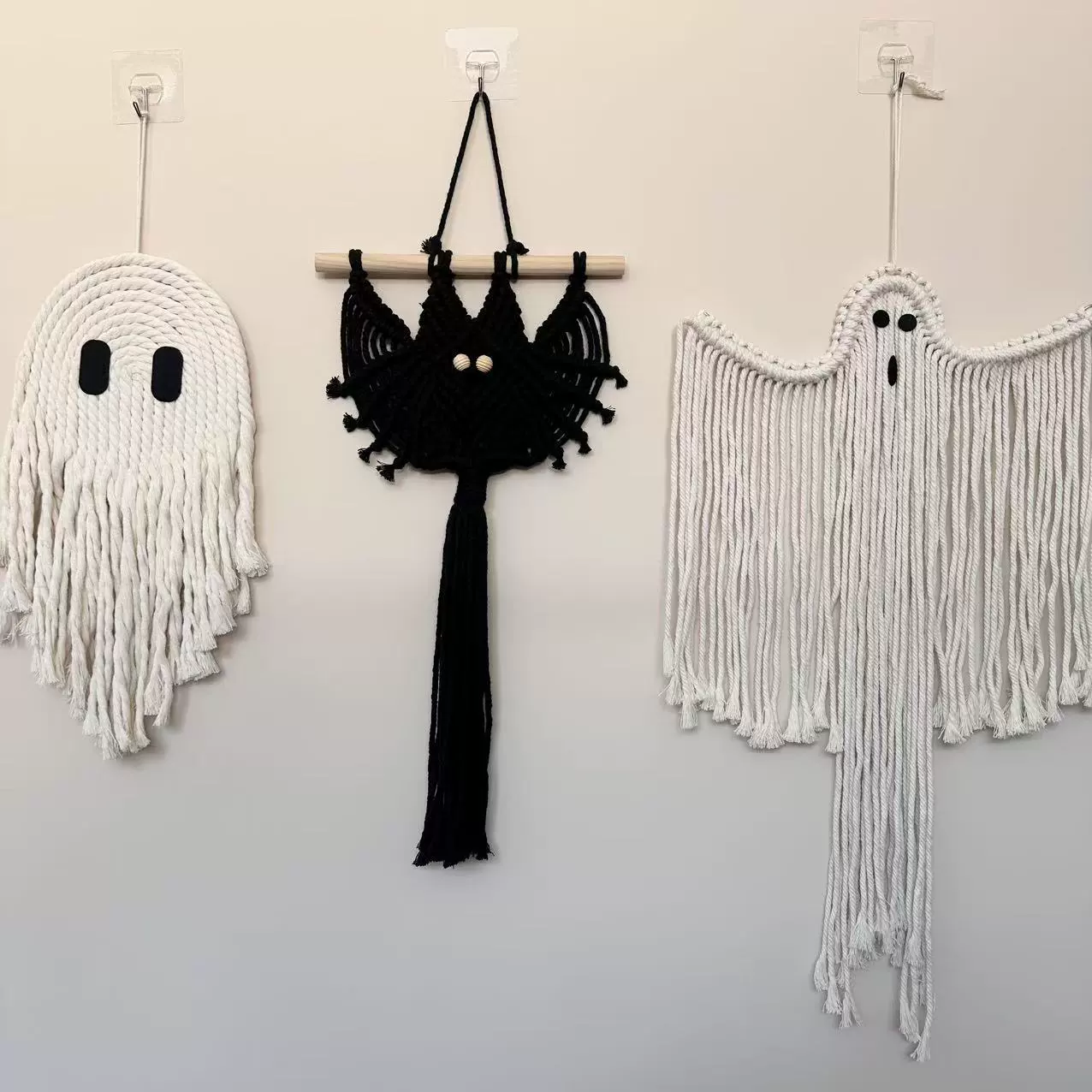 Новое настенное украшение на Хэллоуин в виде черного и белого призраков, тканое вручную праздничное украшение в виде гобелена.