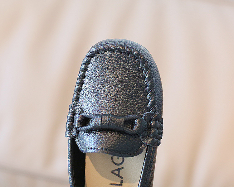 English style leather shoes with soft soles, one foot kick boys' bean new autumn 2022 baby shoes, children's shoe trend_voghion.com