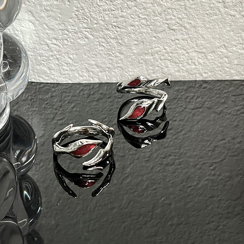Diseño original nicho ins estilo frío rojo esmalte avanzado pareja anillo abierto personalidad retro anillo de dedo índice