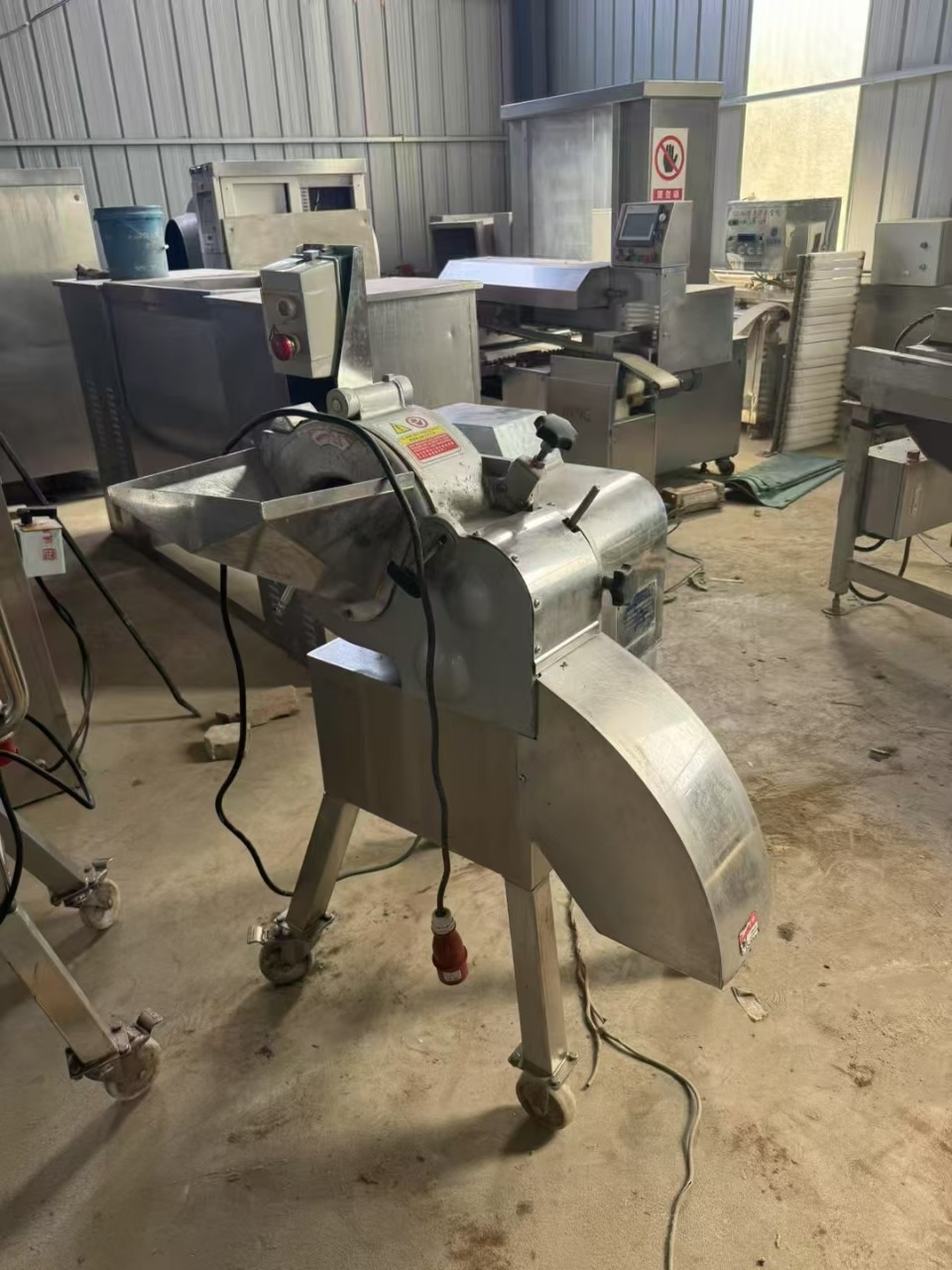 新鲜蘑菇切丁机 800型三维切割香菇腿切丁切粒机标价与实物不符