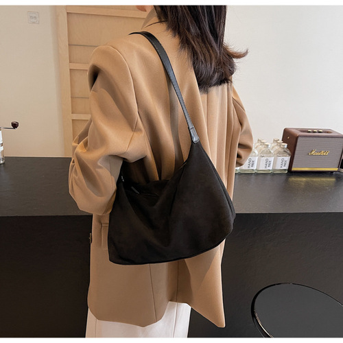 Autumn/Winter Uncommon Shoulder Underarm Tote Bag Korean Style Velvety Large Women's Fashion Crossbody Bag