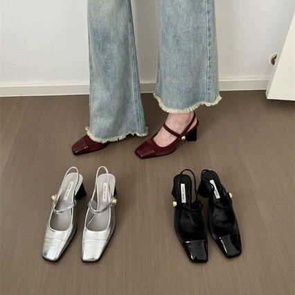 Весенние новые корейские модные квадратные головы с пряжками на высоком каблуке моды повседневные большие размеры женские римские сандалии