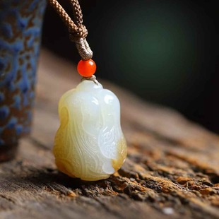 Hetian Jade Factory Store Natural Xinjiang Hetian Jade Qemuo Material Old Material Pretty Sugar-Colored Jade Cabbage Pendant with Certificate