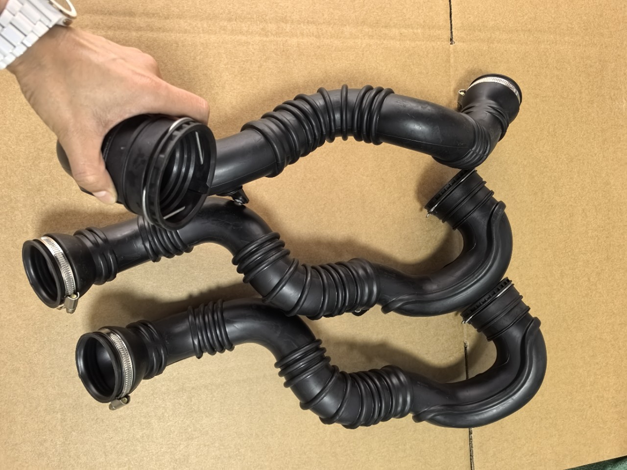 13265280.1302123 Suitable for Opel Athar J. Vauxhall intake pipe