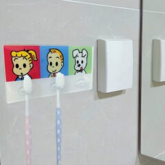 穴を開けないで物を置く棚のアイデア漫画家庭用収納棚多機能シングル二人アクリル壁掛け歯ブラシホルダー