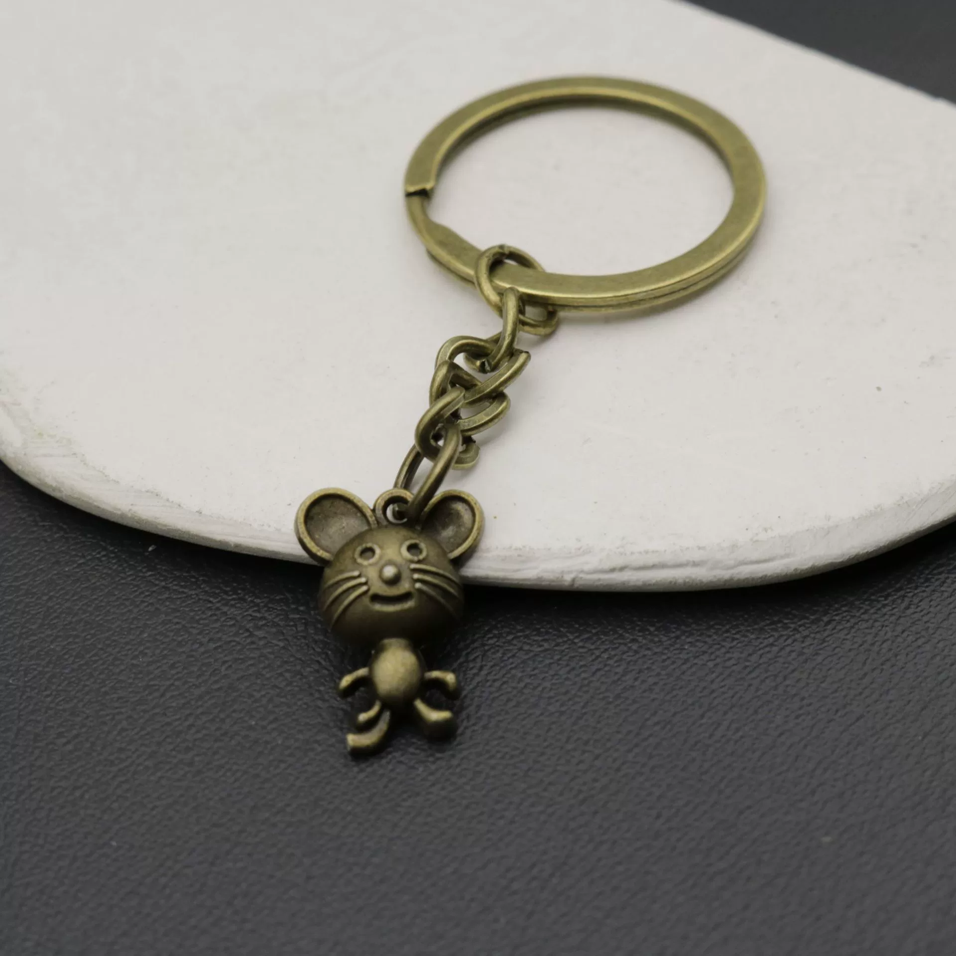 Accessory, keychain, Amazon, Aliexpress, simple and elegant design