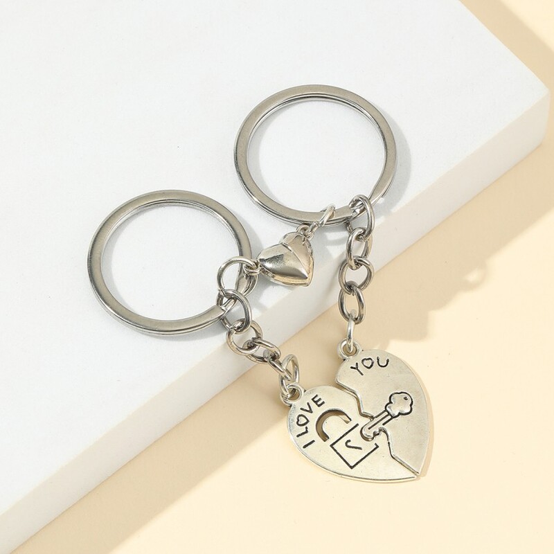Amazon Hot Sale Love Induction Magnetic Attraction Couple Keychain Bag Pendant Key and Lock Car Keychain