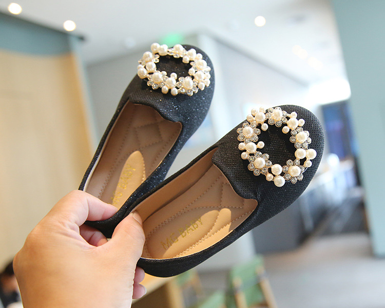 Sapatos de pele para menina estilo princesa com pérolas_voghion.com