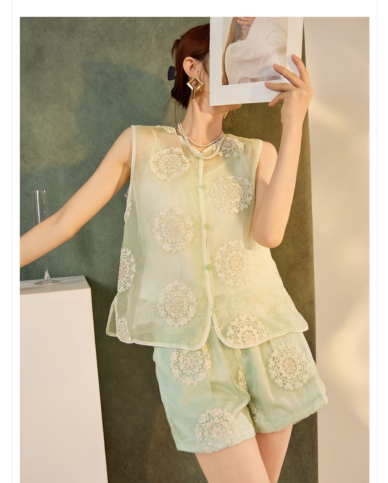 Bộ ba món áo khoác, áo vest và quần short lụa thêu sequin cao cấp kiểu Trung Quốc mới N3042 — Quần short xanh lục nhạt, Áo khoác xanh lục nhạt, Gi lê xanh lục nhạt chi tiết 18