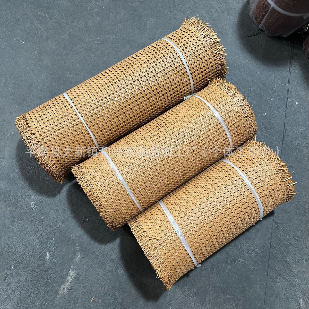 厂家现货六角八角眼笪环保 PE 塑料仿藤网藤椅沙发家具藤编原材料
