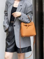 Capacious leather one-shoulder bag, shoulder bag, genuine leather, cowhide, high-end