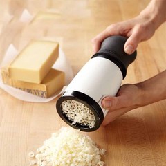 創造的な焙煎ツールステンレス鋼420モッツァレラチーズ削り器は削り刀チーズ削り刀を持っている