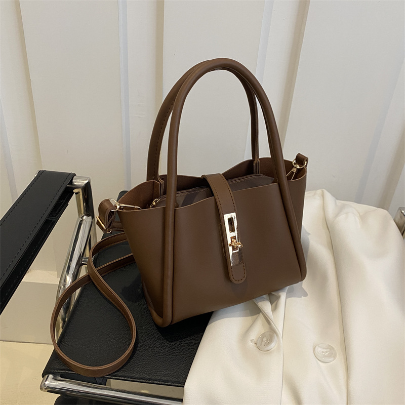 Textura de transporte simple bolso de moda coreano 2024 primavera nuevo estilo versátil in texturas mochila