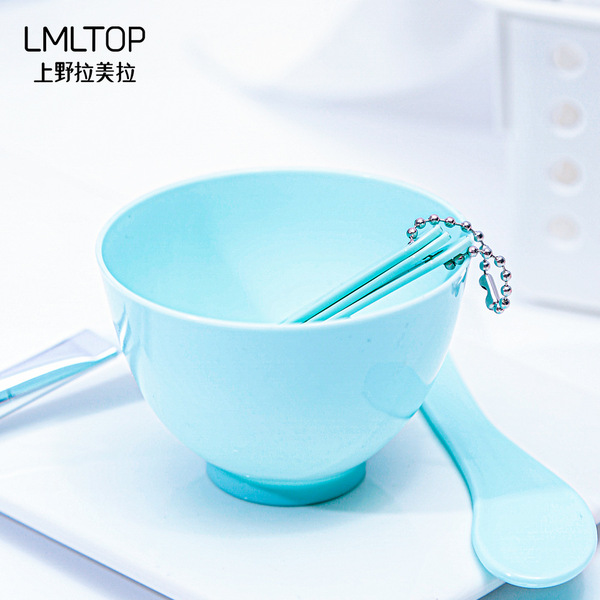 Handheld face mask