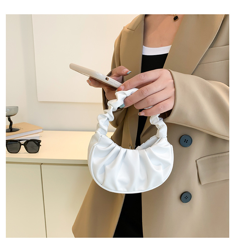 2024 Sommer Neue Trendy Internet Rot Vielseitig Eine Schulter Unterarm Modische Handheld Einfach Gefaltete Wolke Tasche_voghion.com