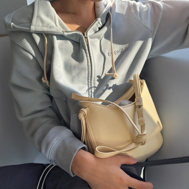 Now available: Korean designer rib*onbit hooded zip-up sweatshirt, Korean women's vintage casual versatile hoodie jacket Now available: Korean designer rib*onbit hooded zip-up sweatshirt, Korean women's vintage casual versatile hoodie jacket