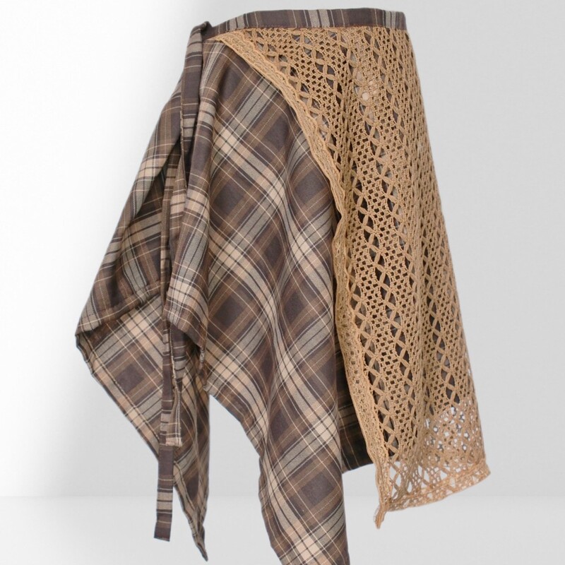 Plaid layered skirt with an asymmetrical lace design that covers the buttocks, one-piece tie-waist skirt for women Plaid layered skirt with an asymmetrical lace design that covers the buttocks, one-piece tie-waist skirt for women