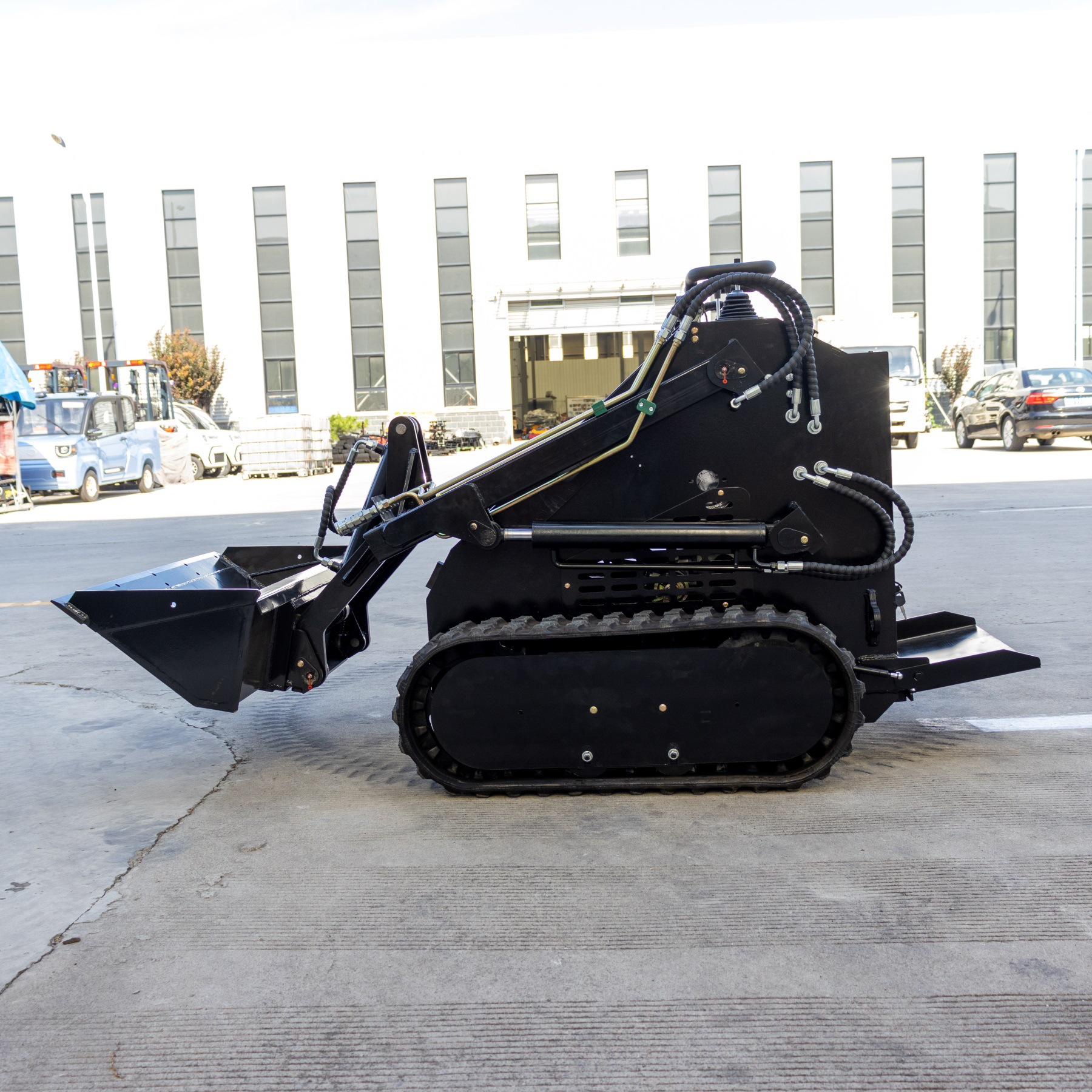 出口美国新款微型滑移装载机 380型园林小铲车 站驾式履带滑移机