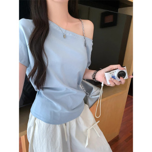 ��溃x����ͬ��б�����Ů¶��T���ļ������Ì��ɺ�ɫһ�ּ�����