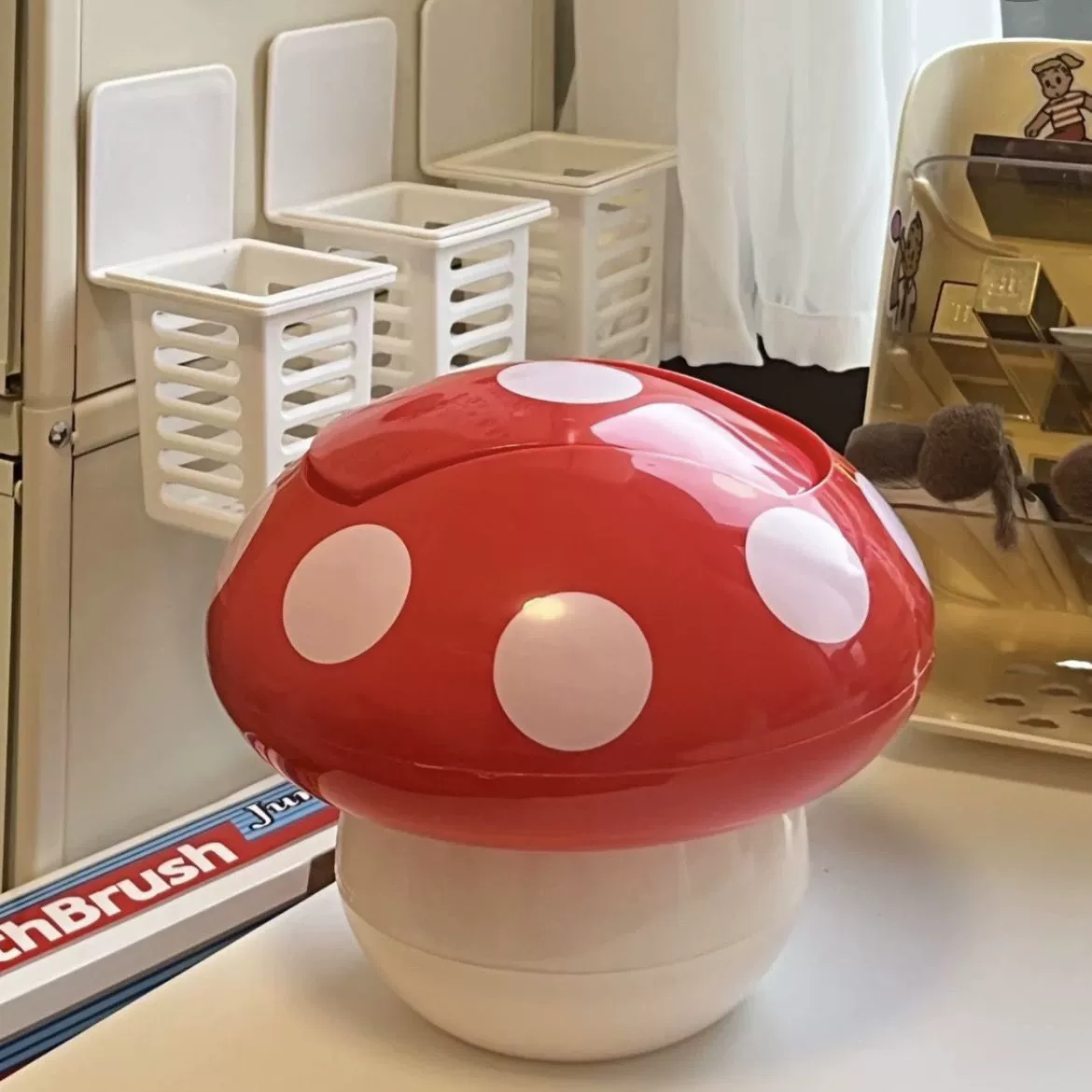 Милый маленький мусорный бак в виде гриба, стильный мультяшный настольный бытовой допамин, маленькая бумажная корзина, мини-мусорный бак для макияжа