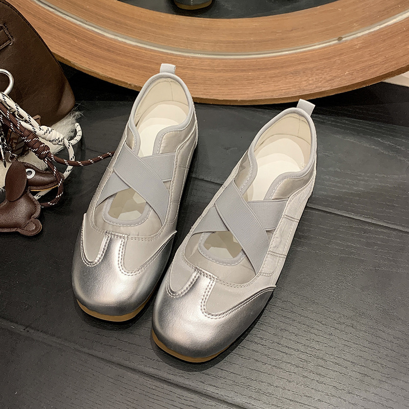 Aumentar la altura de la parte inferior gruesa de las zapatillas de verano de las mujeres europeas nuevas zapatillas pequeñas de alta calidad