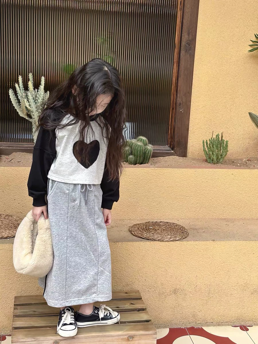 Children’s autumn sweatshirt T‑shirt, Korean/American style, love sweater or long skirt, sizes 90–140 cm