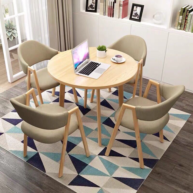 라이트 우드 컬러의 데스크탑 + 라이트카키 일체형 A자