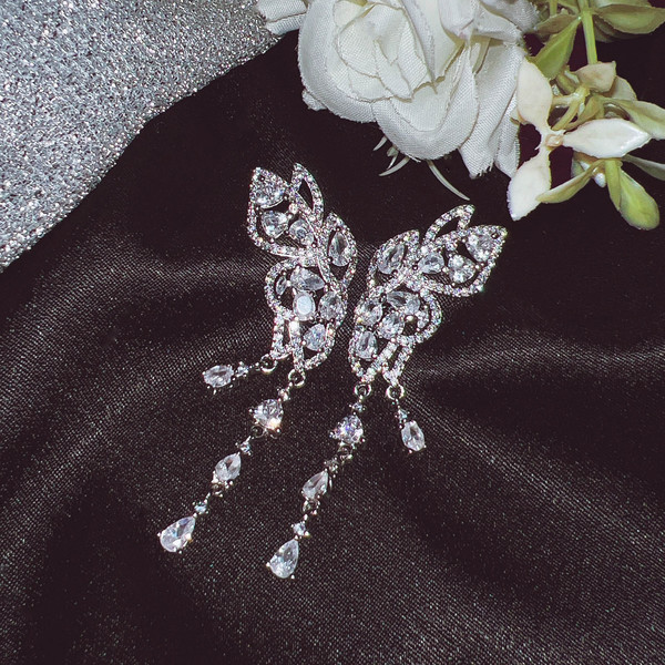 Elite agile elegant earrings