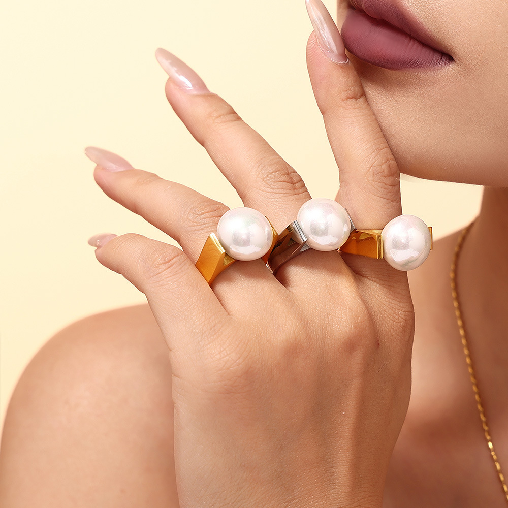 French Luxury Imitation Pearl Ring With Fashionable Temperament, Niche Personality, Titanium Steel PVD Vacuum Non Fading Finger Ring_voghion.com