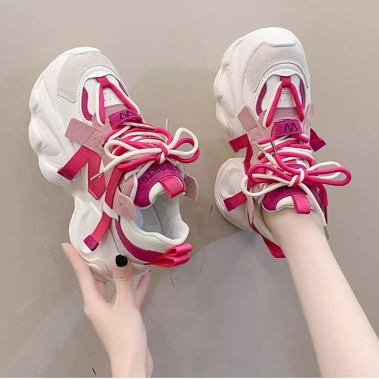 Zapatos de papá para mujeres 2025 primavera y verano nuevo aumento de altura coreano zapatos casuales de suela gruesa in-mode zapatos deportivos transpirables versátiles