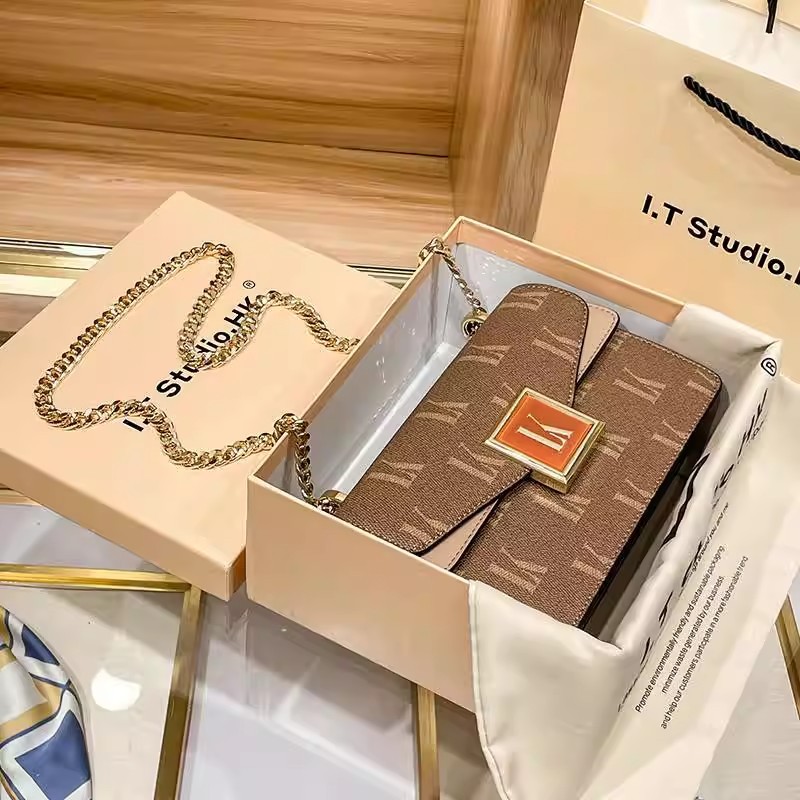 Túi đeo chéo nữ dây xích da thật kiểu vuông nhỏ dưới nách phong cách cao cấp — Màu mơ