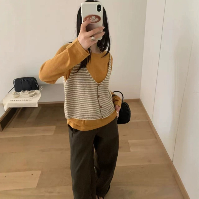 Two-tone striped vest camisole knit cardigan for women, suitable for early autumn, versatile and loose-fitting, perfect for layering Two-tone striped vest camisole knit cardigan for women, suitable for early autumn, versatile and loose-fitting, perfect for layering