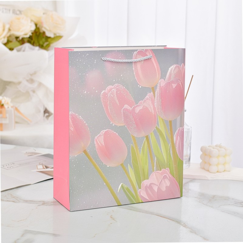 Bolsa de regalo de tulipán rosa, embalaje de regalo de mano de tulipán fresco de color, hermosa bolsa de regalo de cumpleaños en polvo