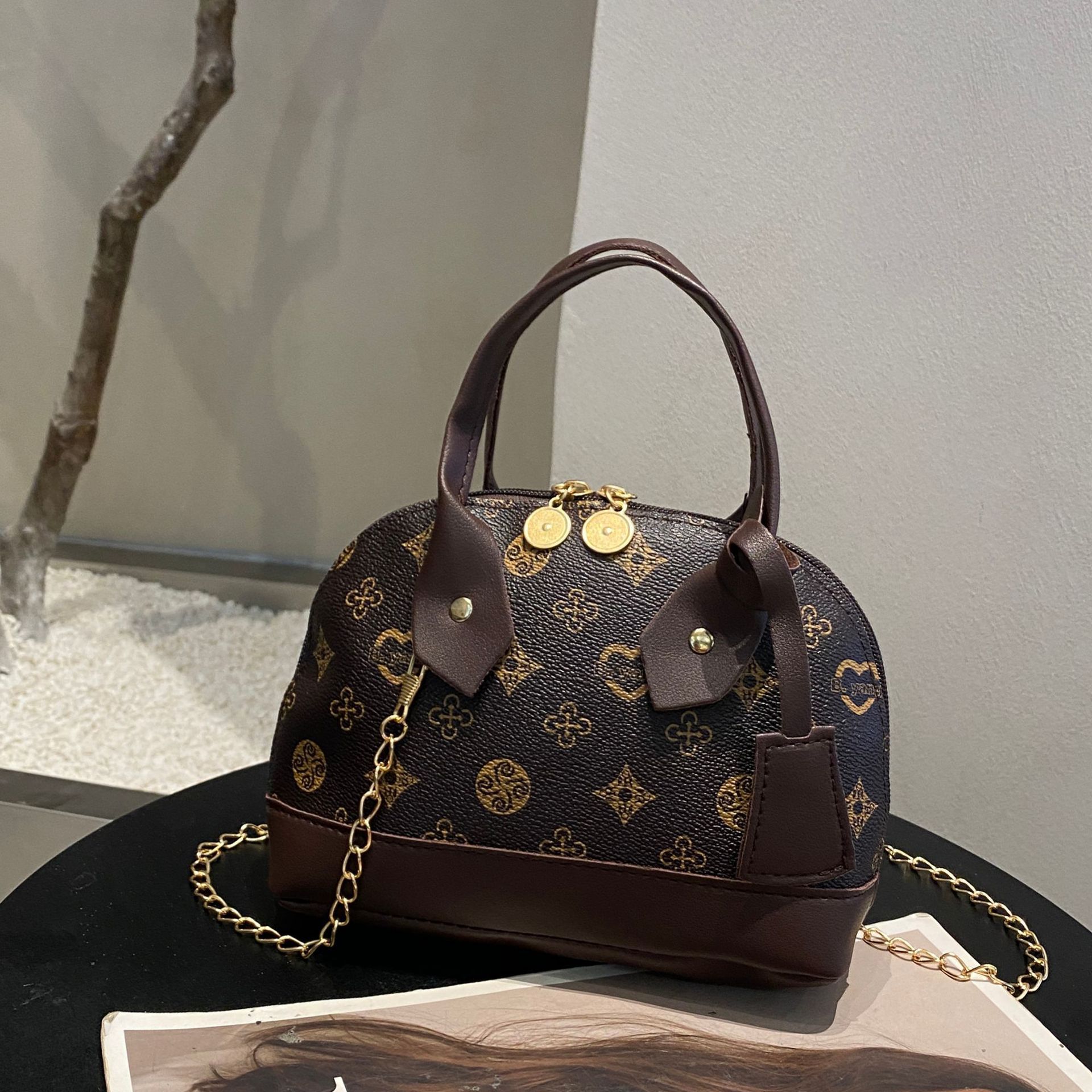 2023 nuevo bolso de mujer ligero de lujo impresión conchas bolso de gran capacidad bolso de mano de moda versátil hombro bolso de mujer